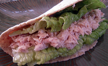 Light Lunch: Tuna wrap under 300 calories
